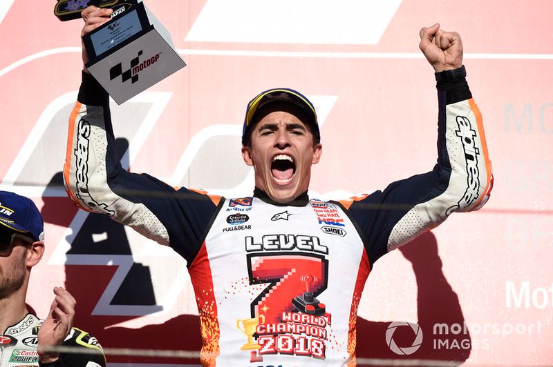Marc Marquez celebrando en Japón 2018 su séptima corona mundial, la quinta de MotoGP