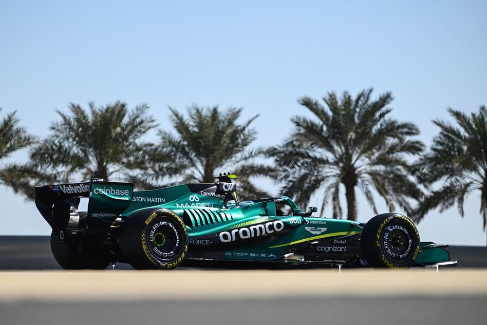 Pour la seconde journée de suite, l'Aston Martin a causé le seul véritable drapeau rouge des essais.