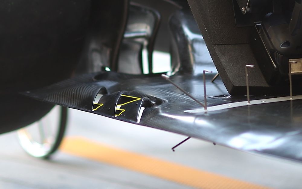 Red Bull RB22: sono apparsi dei deviatori di flusso negli slot del fondo davanti alle ruote posteriori