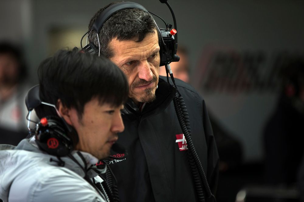 Gunther Steiner, Haas F1 Team Principal, Ayao Komatsu, Haas F1 Chief Race Engineer