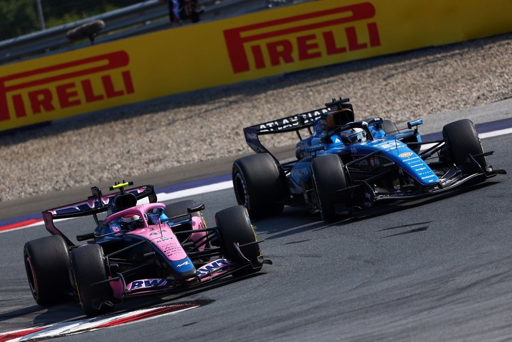 Franco Colapinto pasó buena parte de la carrera sin poder adelantar al Williams de Alex Albon.