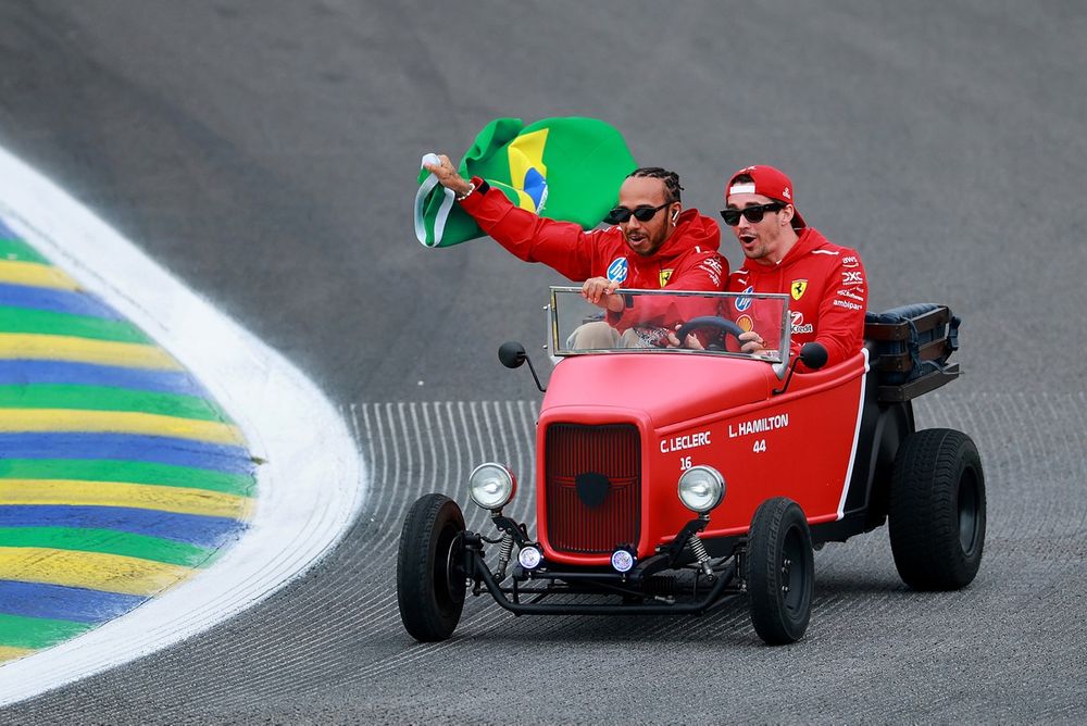 Lewis Hamilton e Charles Leclerc, coppia Ferrari messa sotto accusa da John Elkann