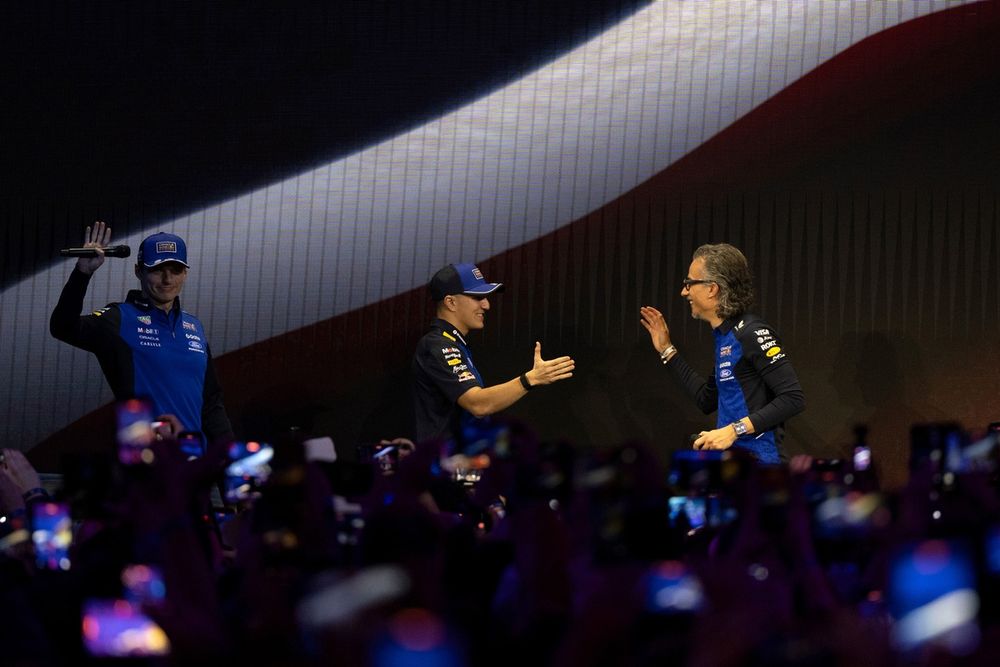 Isack Hadjar, Red Bull Racing, Max Verstappen, Red Bull Racing, Laurent Mekies, Red Bull Racing