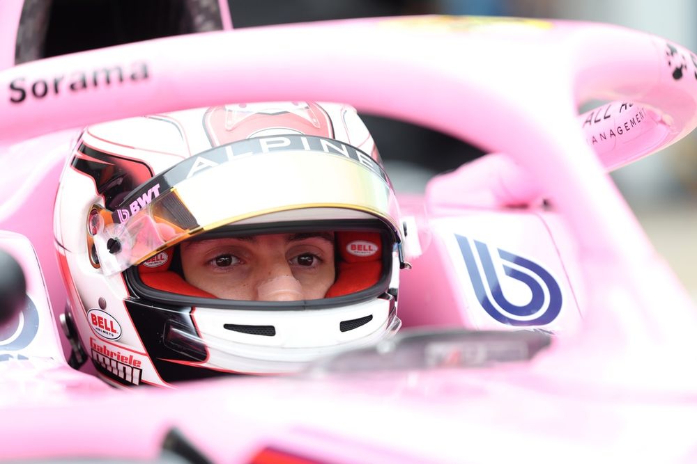 F2 en Hungría - Resumen y resultados - Mini gana la sprint tras el caos entre Tsolov y Montoya