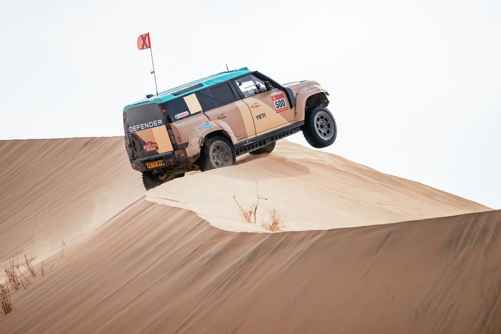 #500 Defender Rally Defender: Stephane Peterhansel, Michael Metge