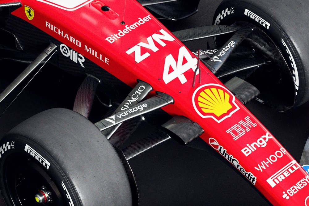 Dettaglio della sospensione anteriore  Ferrari SF-26 con lo schema push rod