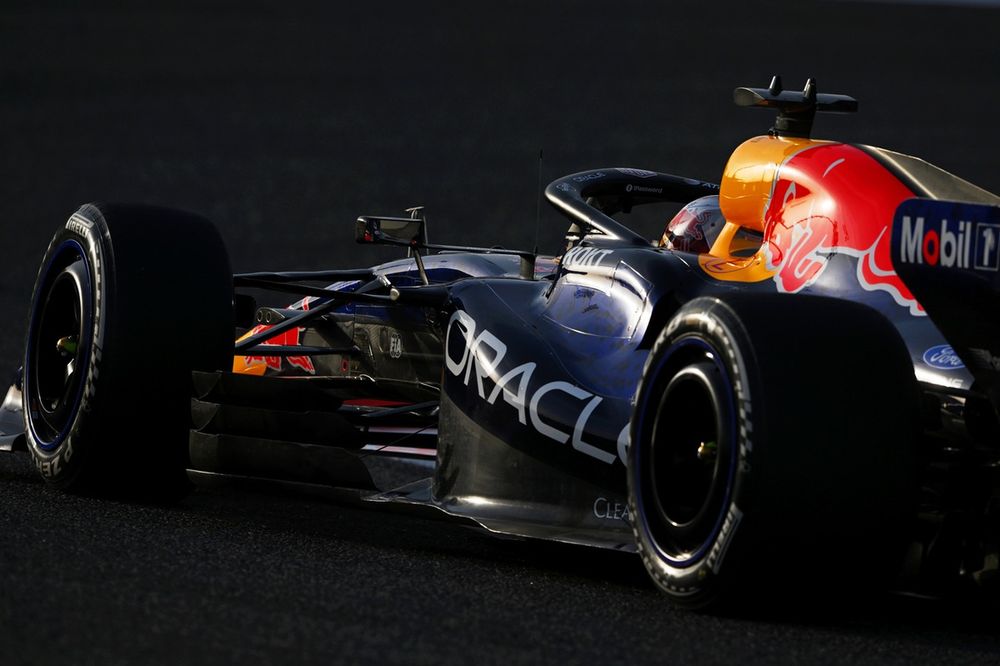 Max Verstappen, Red Bull Racing: si nota come la fiancata non avesse alcuna svasatura nei test della scorsa settimana