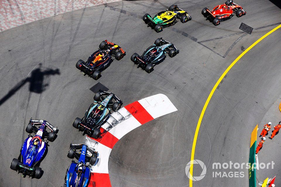 Carlos Sainz, Ferrari SF-24, Lando Norris, McLaren MCL38, George Russell, Mercedes F1 W15, Max Verstappen, Red Bull Racing RB20, Lewis Hamilton, Mercedes F1 W15, Yuki Tsunoda, RB F1 Team VCARB 01, Alex Albon, Williams FW46