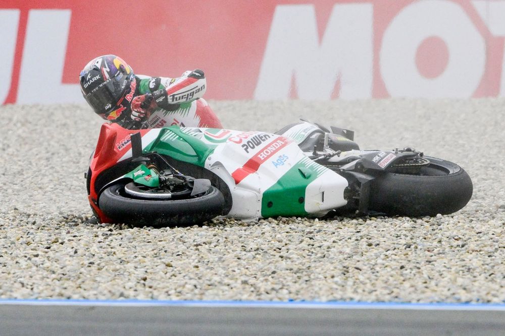 Ook Johann Zarco belandde vroeg in de tweede MotoGP-training in het grind.