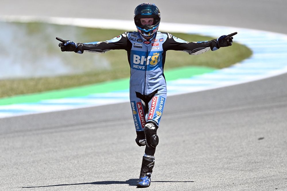 Alex Márquez viert voor eigen publiek zijn eerste zege als MotoGP-rijder
