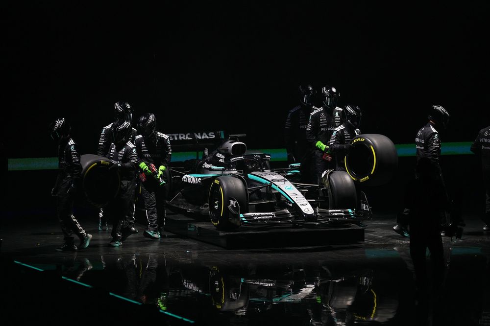 Mercedes F1 W16