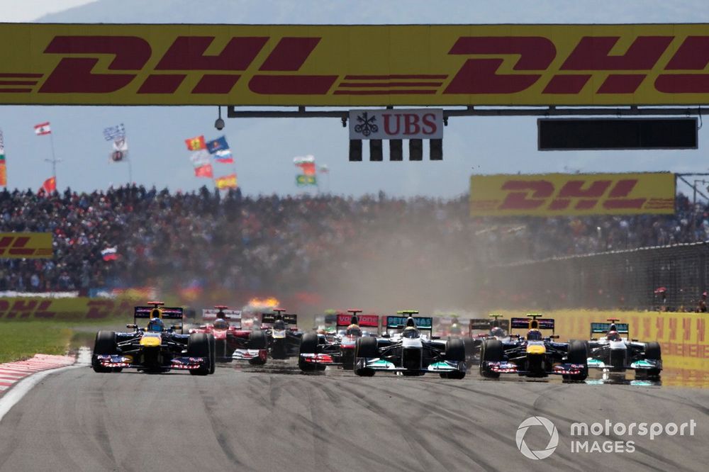 Sebastian Vettel, Red Bull RB7 Renault, Nico Rosberg, Mercedes MGP W02, Mark Webber, Red Bull RB7 Renault, at the start