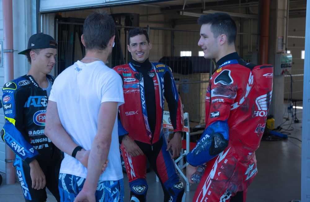 Xavi Vierge, Iker Lecuona y Diogo Moreira durante el test de Balaton Park