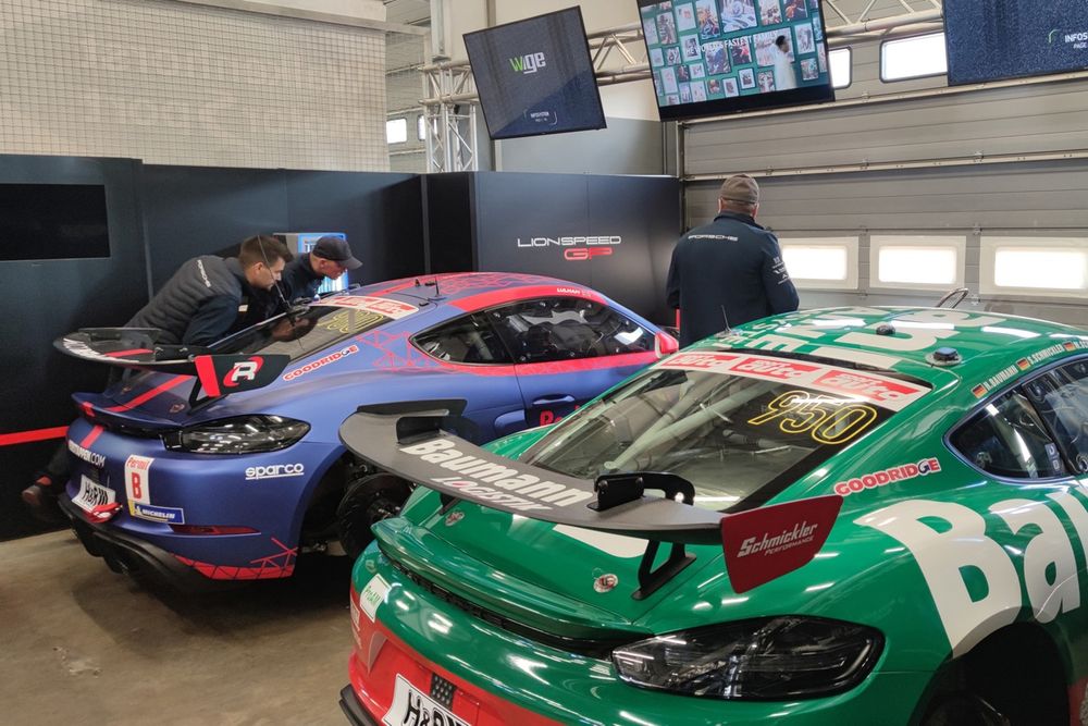 El coche de Max Verstappen, Porsche 718 Cayman GT4