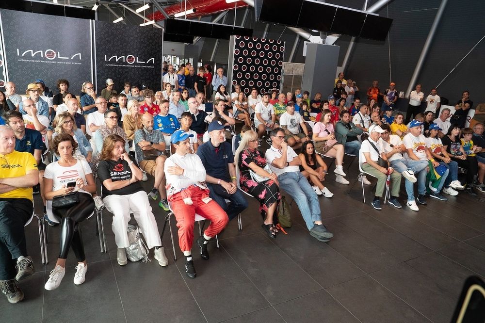 Sala Conferenze piena a Imola per la presentazione della Tifoseria Ayrton Senna Italia
