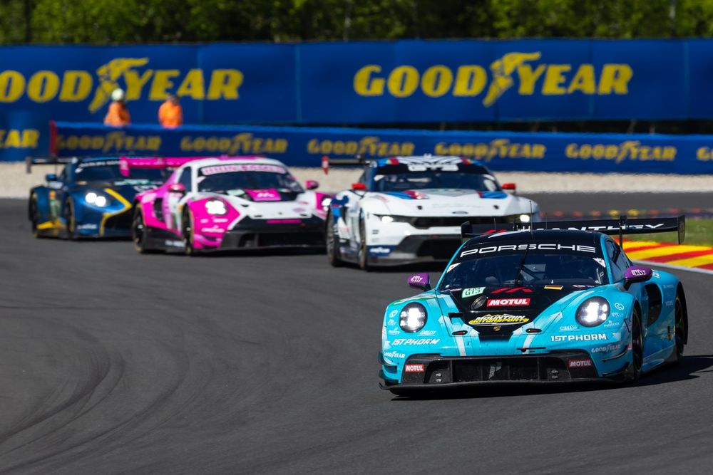 #92 Manthey 1St Phorm Porsche 911 GT3 R LMGT3: Ryan Hardwick, Riccardo Pera, Richard Lietz