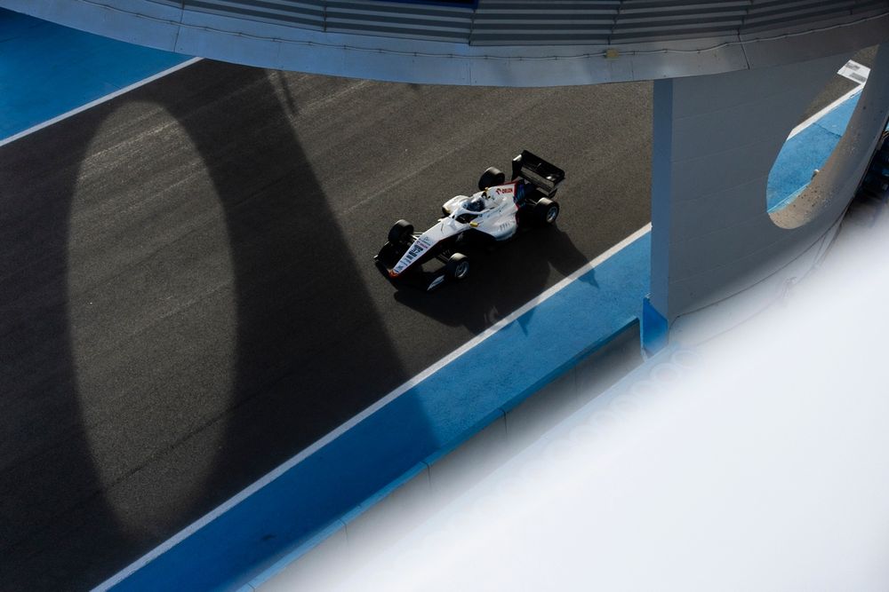 Kacper Sztuka, Campos Racing