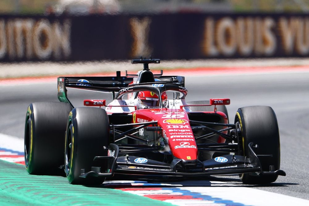 F1 | Ferrari: aggiornamenti ok, Leclerc convince sul passo gara mentre Lewis soffre
