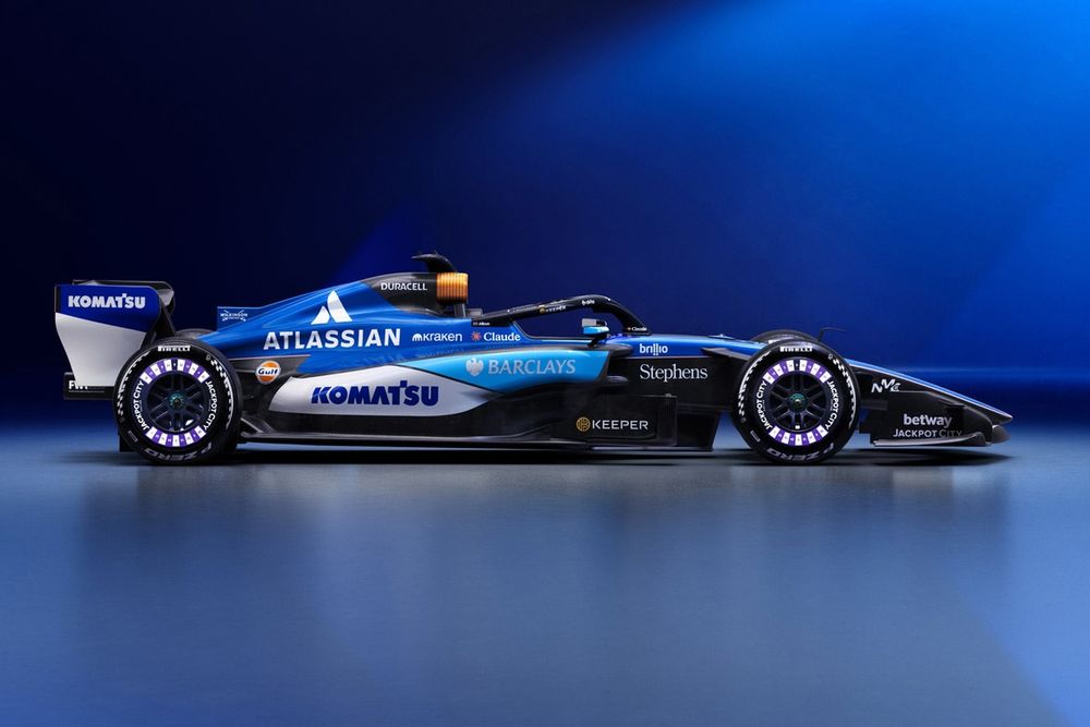 Автомобиль Williams F1 2026 наконец-то вышел на трассу благодаря шейкдауну в Сильверстоуне