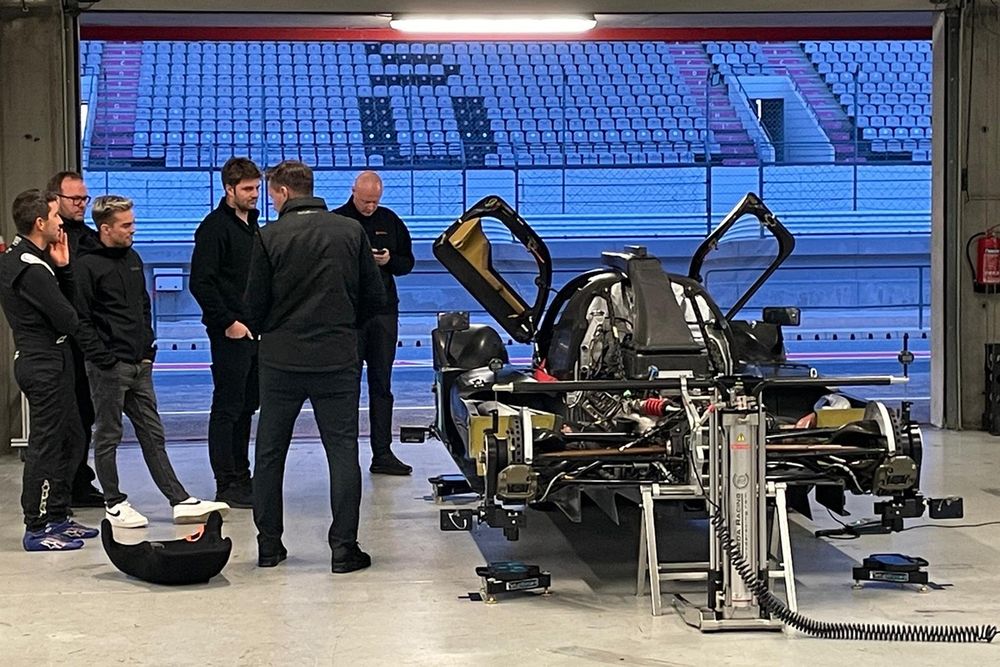 Venture Motorsports prepares LMP2 car