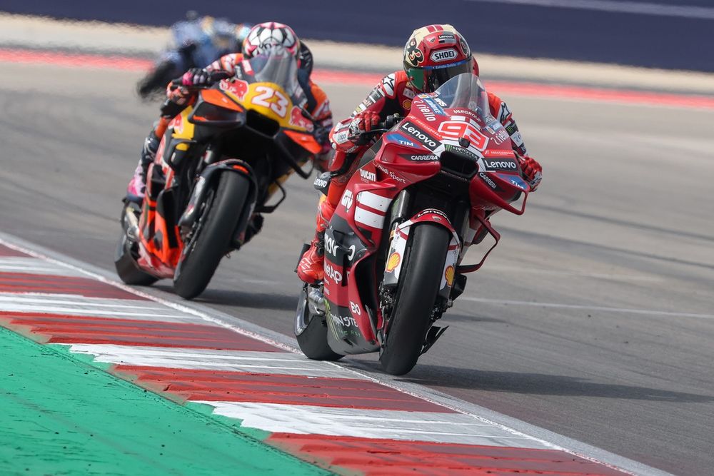 Airbag triggered, fight with Márquez: the animated Grand Prix of Bastianini