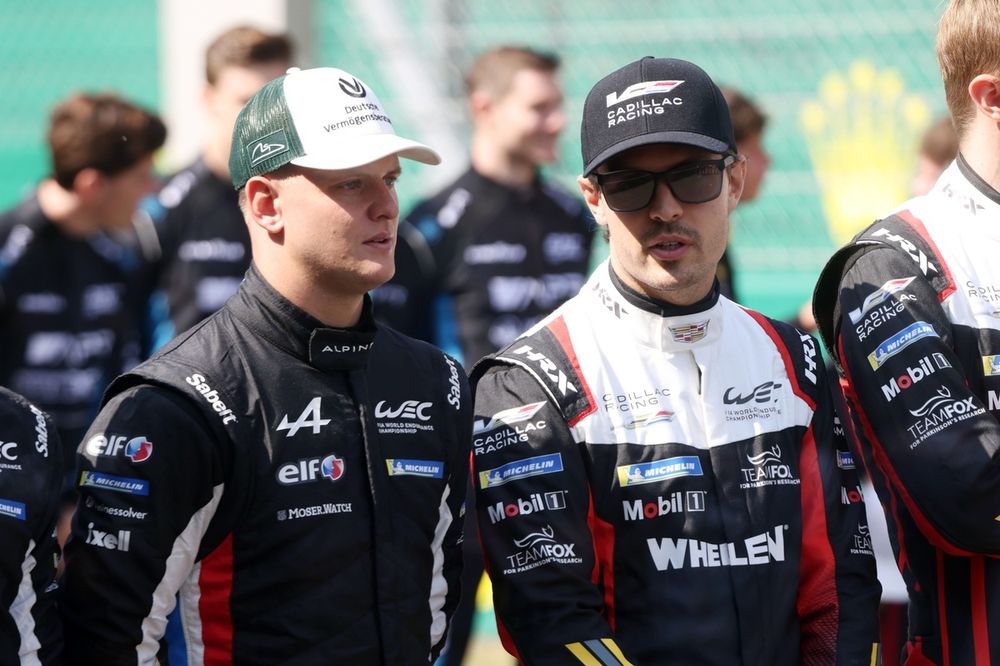 #36 Alpine Endurance Team Alpine A424: Mick Schumacher, #311 Cadillac Whelen Cadillac V-Series.R: Felipe Drugovich