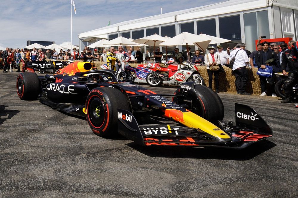 F1ボディ　角田仕様 F1ボディ 角田仕様 （角田裕毅の2024年の相棒「VCARB 01」が公開