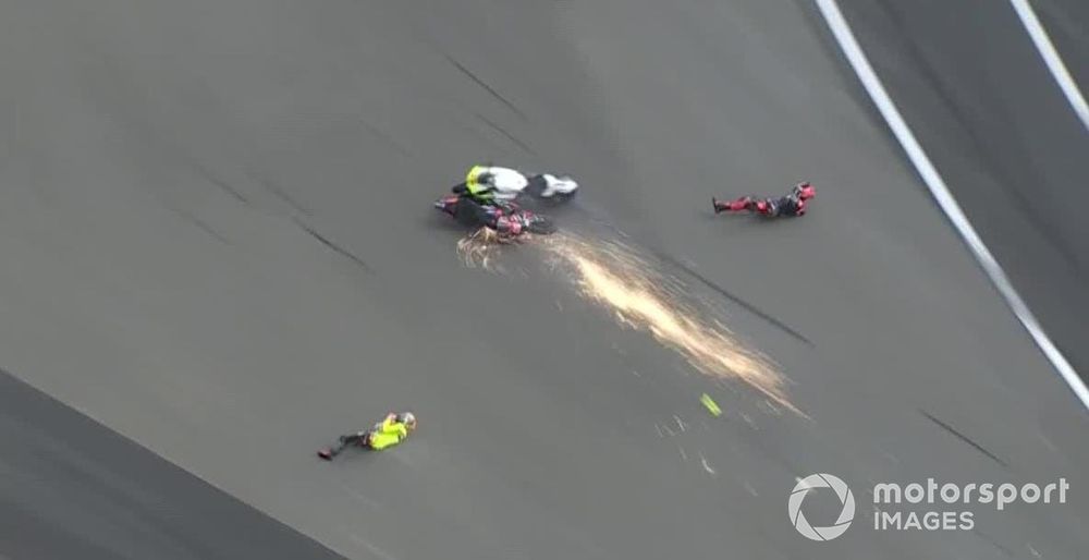 Captura del vídeo del accidente de Maverick Viñales y Marco Bezzecchi