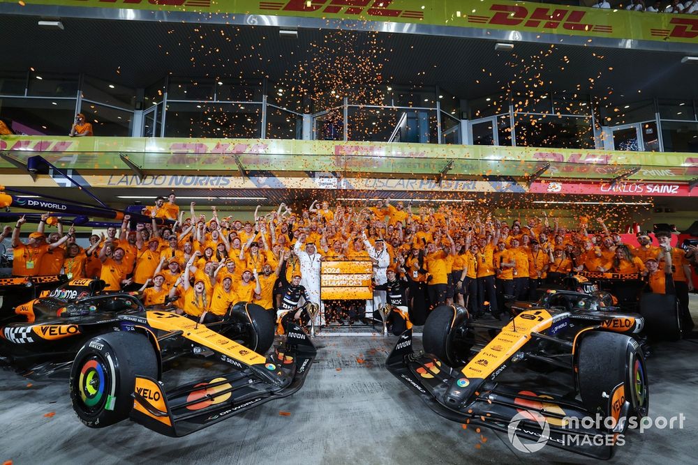 Oscar Piastri, McLaren F1 Team, Lando Norris, McLaren F1 Team, 1st position, the McLaren team celebrate securing the Constructors Championship title