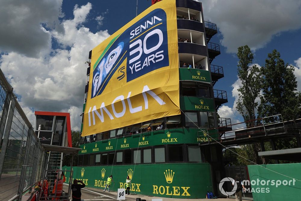 L'hommage à Ayrton Senna sur le circuit d'Imola.