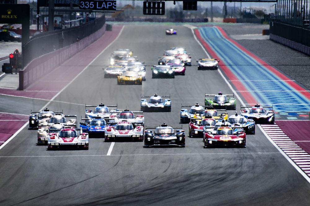 #50 Ferrari AF Corse 499P: Antonio Fuoco, Miguel Molina, Nicklas Nielsen, leidt bij de start