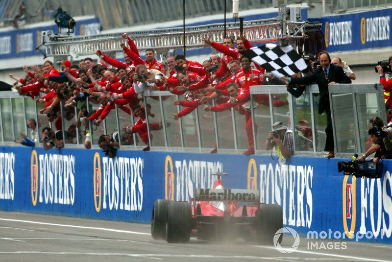Michael Schumacher vince il GP di San Marino 2003 con la F2002