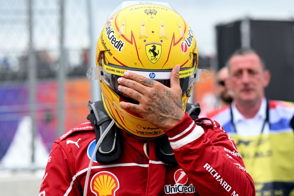 Een pijnlijke middag in Zandvoort kreeg een nog pijnlijker vervolg voor Hamilton.