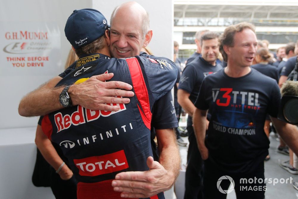 2012: Adrian Newey feliciteert Sebastian Vettel met zijn titel