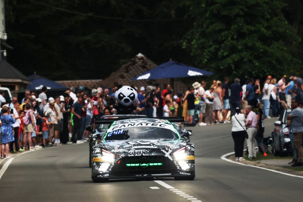#90 Madpanda Motorsport Mercedes-AMG GT3 EVO: Ezequiel Perez Companc, Patrick Assenheimer, Karol Basz