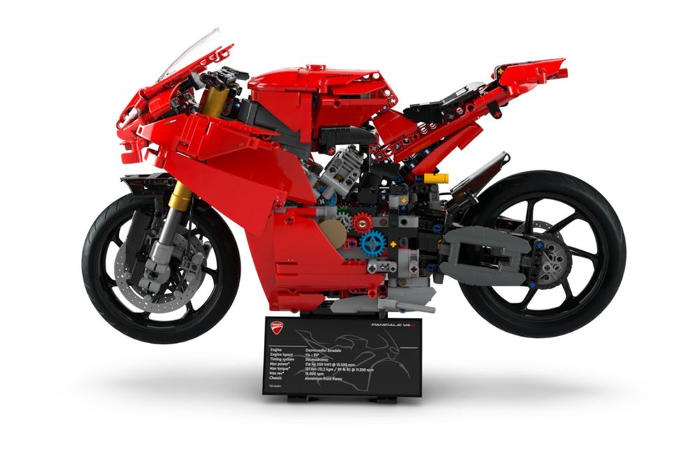 LEGO® Technic™
Ducati Panigale V4 S