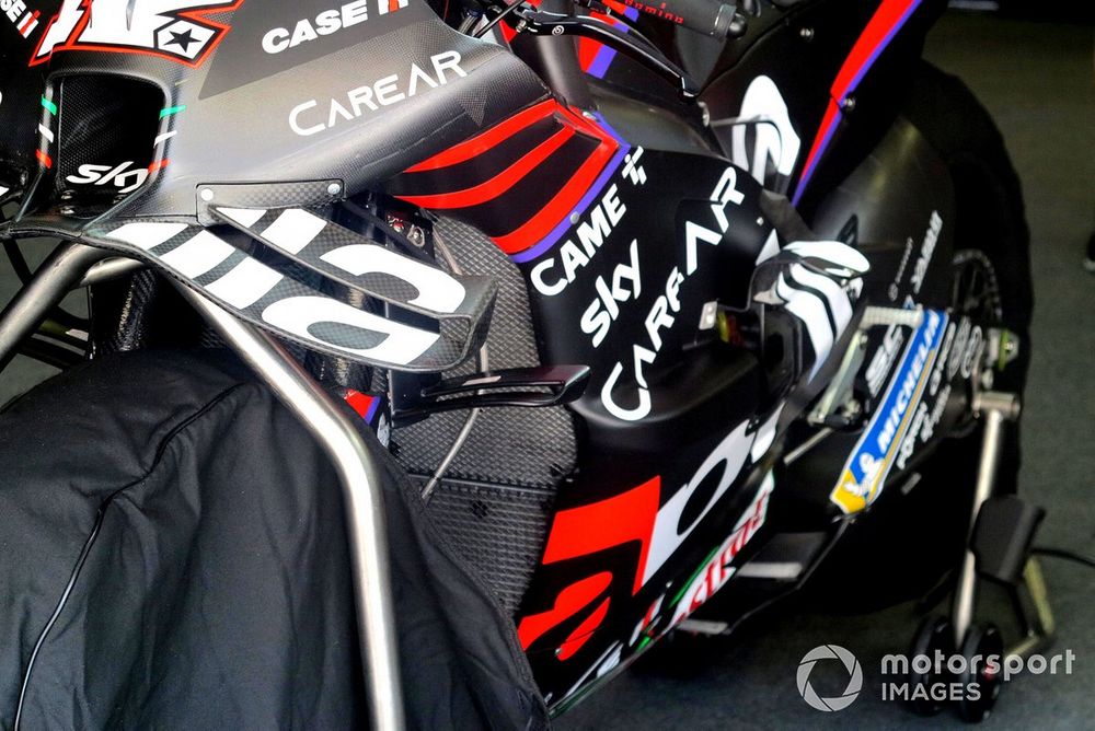 Alerones montados en la moto del Aprilia Racing Team