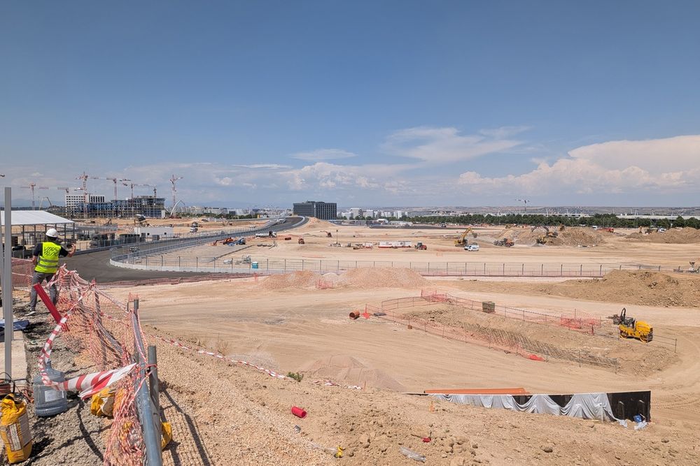 Metade da pista de Madrid foi construída num grande terreno, dando aos organizadores liberdade para desenhar curvas mais rápidas e grandes fan zones.