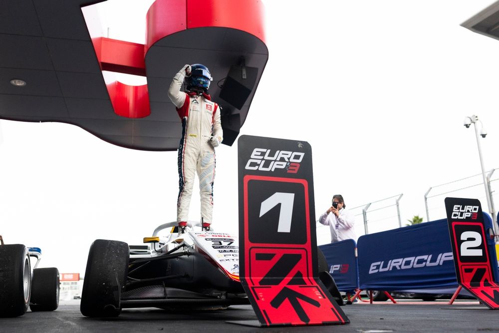 Kacper Sztuka, Campos Racing