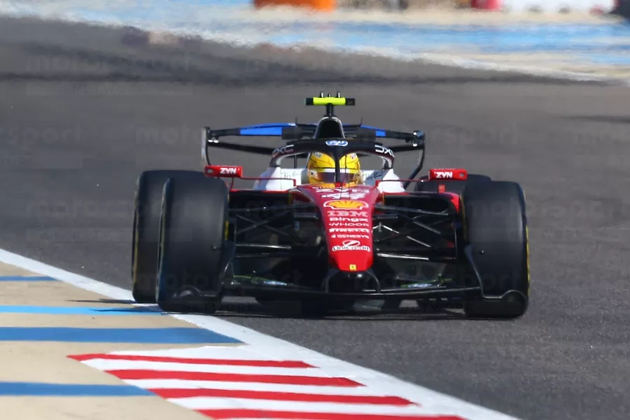 lewis-hamilton-ferrari.webp