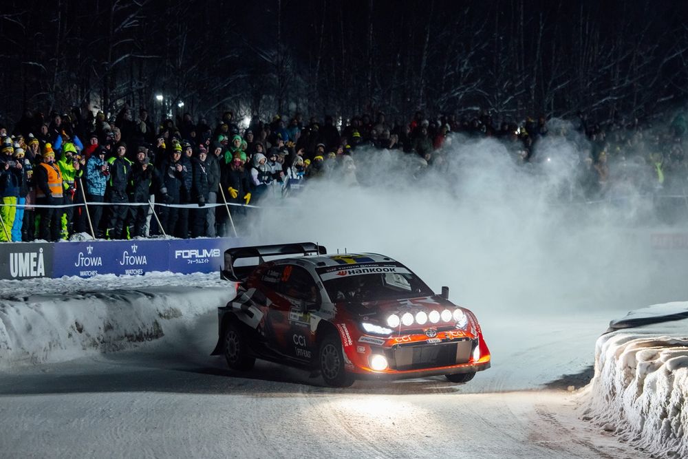 Элфин Эванс лидирует, а Оливер Сольберг опускается на пятую позицию после удачного побега