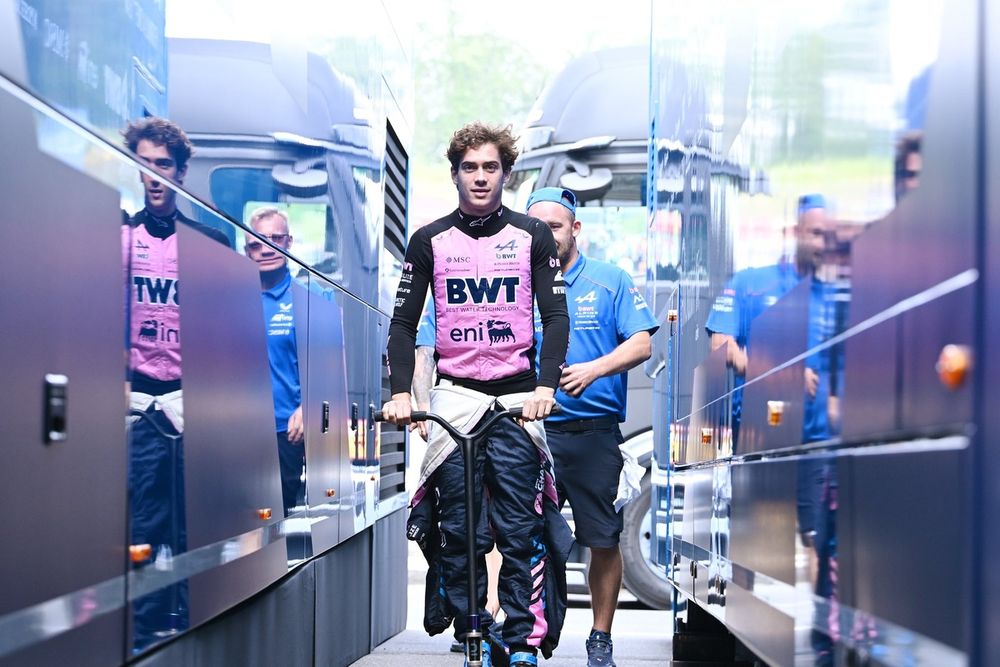Según informes, Franco Colapinto se reunió con Williams en Spa.