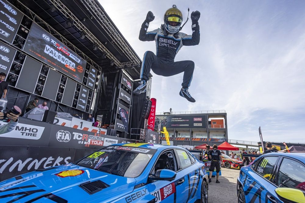 Urrutia celebrates his victory in race one at Valencia – the first of a hat-trick in Spain