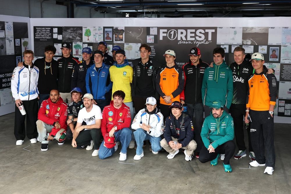 Los pilotos de F1 2025, junto a Sebastian Vettel