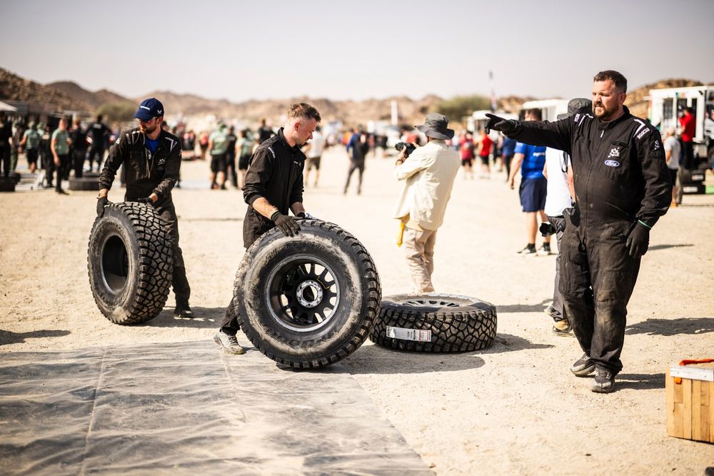 Het rubber van BFGoodrich maakt de nodige tongen los in het Dakar-bivak.