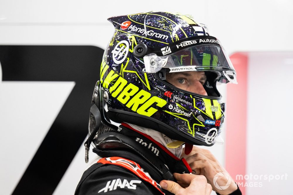 Nico Hülkenberg avec le système HANS