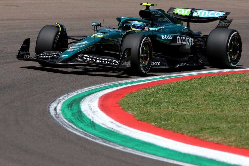 Fernando Alonso in actie in Imola.
