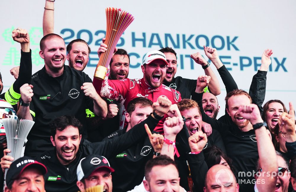 Rowland and his Nissan crew celebrate their Mexico City race win in January