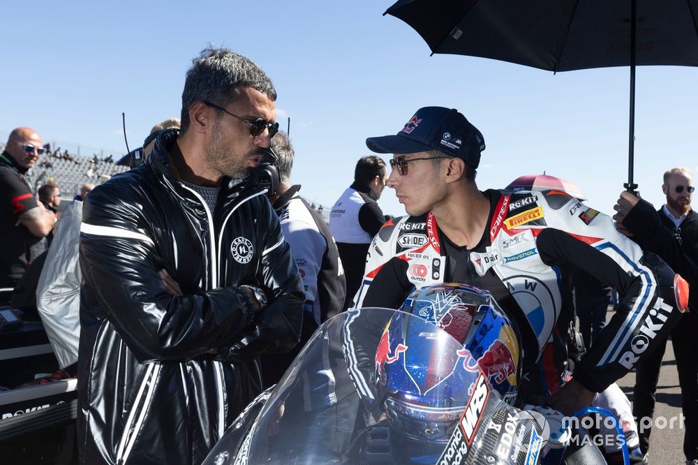 Kenan Sofuoglu habla con Toprak Razgatlioglu durante una reciente carrera del WorldSBK