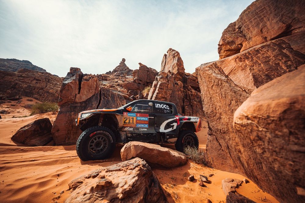 #211 Toyota Gazoo Racing Toyota: Henk Lategan, Brett Cummings